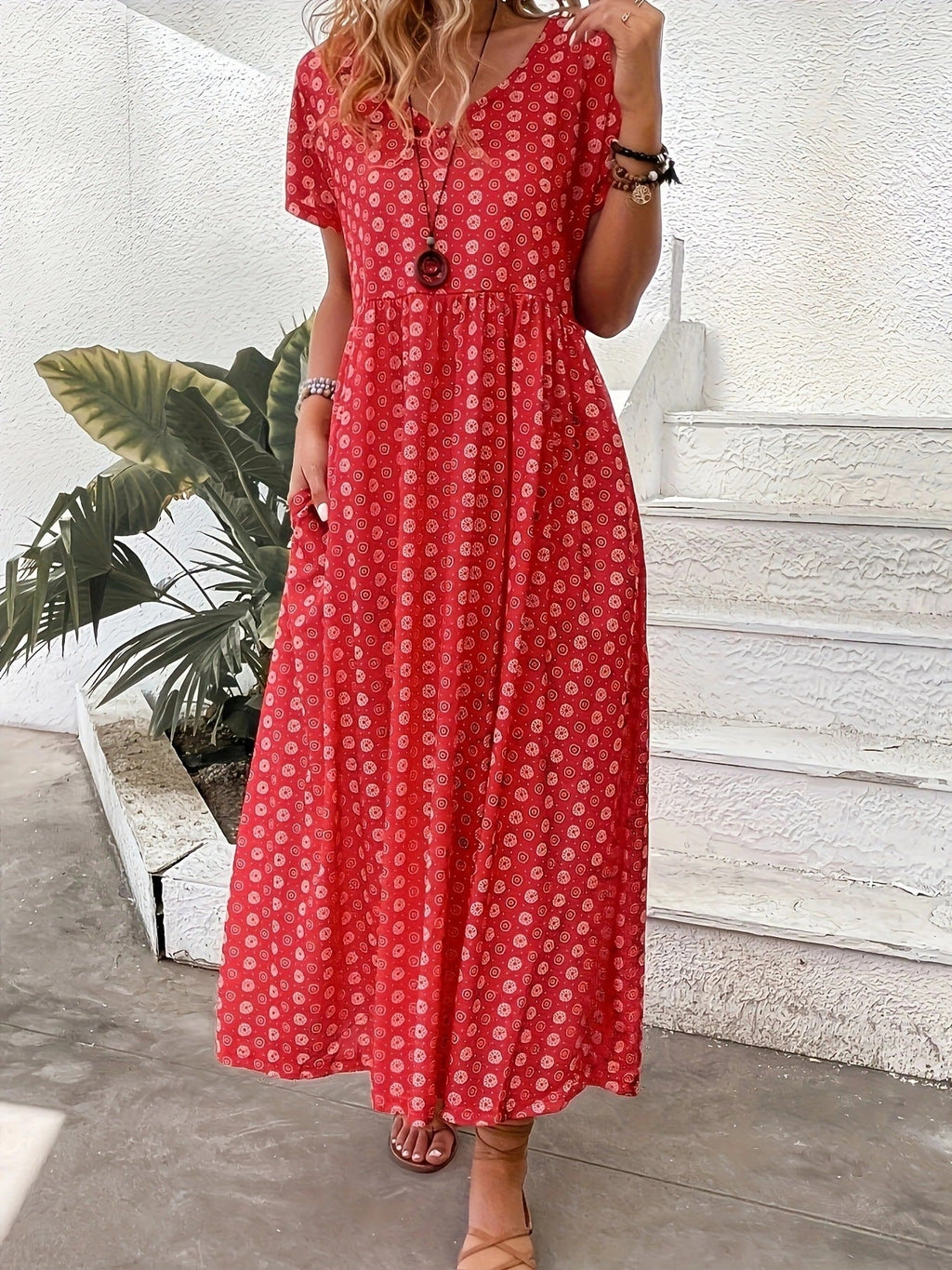 Damen Maxikleid mit floralen Mustern und lässiger Taillierung