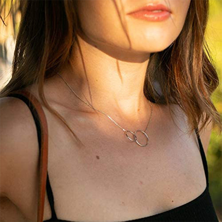 Damen Halskette mit doppeltem Ring-Anhänger aus hochwertigem Material Shop Nory