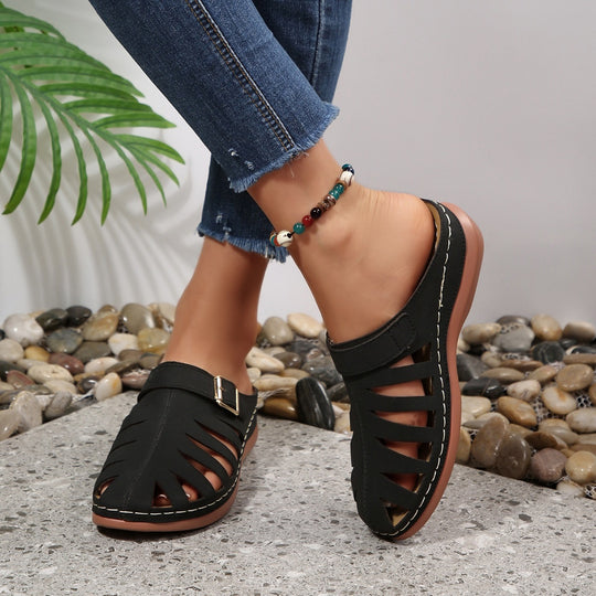 Damen Slipper‑Sandalen mit geschlossener Zehenkappe, Cut‑Out‑Design und verstellbarer Schnalle Shop Nory