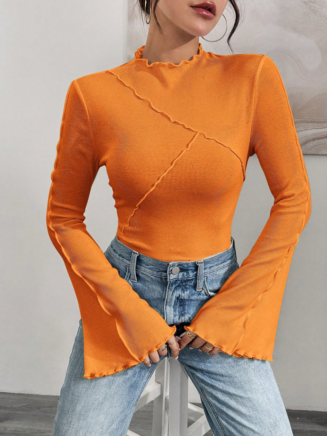 Damen Geripptes Langarmshirt mit Rüschen-Saum und Stehkragen Shop Nory