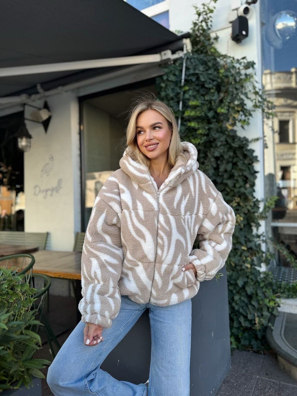 Damen Kurz geschnittene Teddy-Fleecejacke mit Kapuze und Zebrastreifen Shop Nory