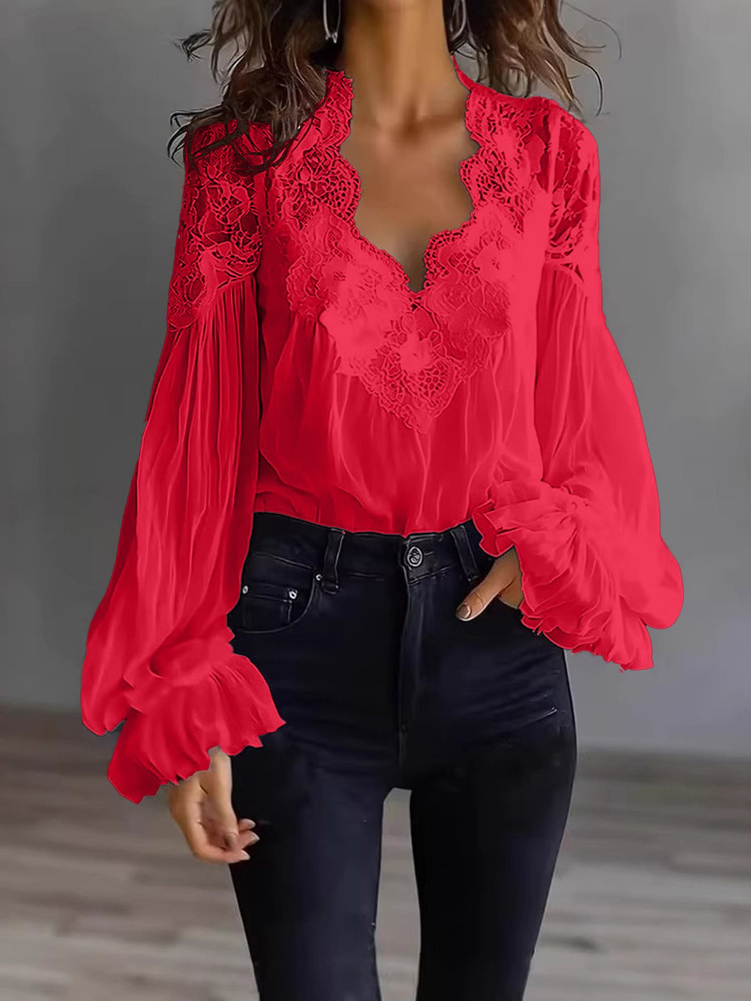 Damen Chiffon-Bluse mit Spitzen-V-Ausschnitt und weiten Plissee-Ärmeln Shop Nory