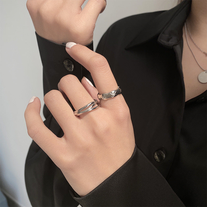 Damen Ring mit elegantem, gewundenem Design und funkelnden Akzenten Shop Nory