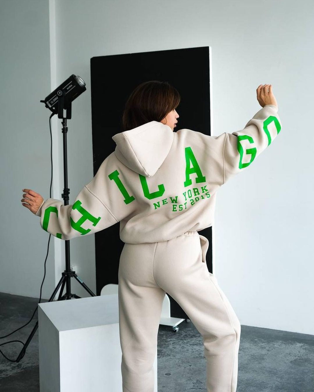 Damen Oversized Kapuzenpullover mit großflächigem Blockprint Shop Nory