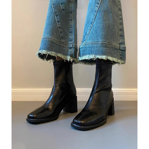Damen Knöchelstiefelette aus Leder mit quadratischer Zehenpartie und mittlerem Blockabsatz Shop Nory