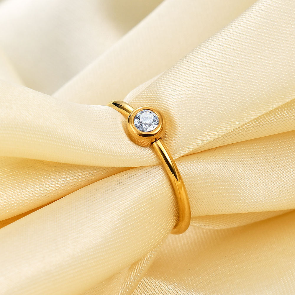 Damen Ring mit elegantem Zirkonia-Anhänger Shop Nory