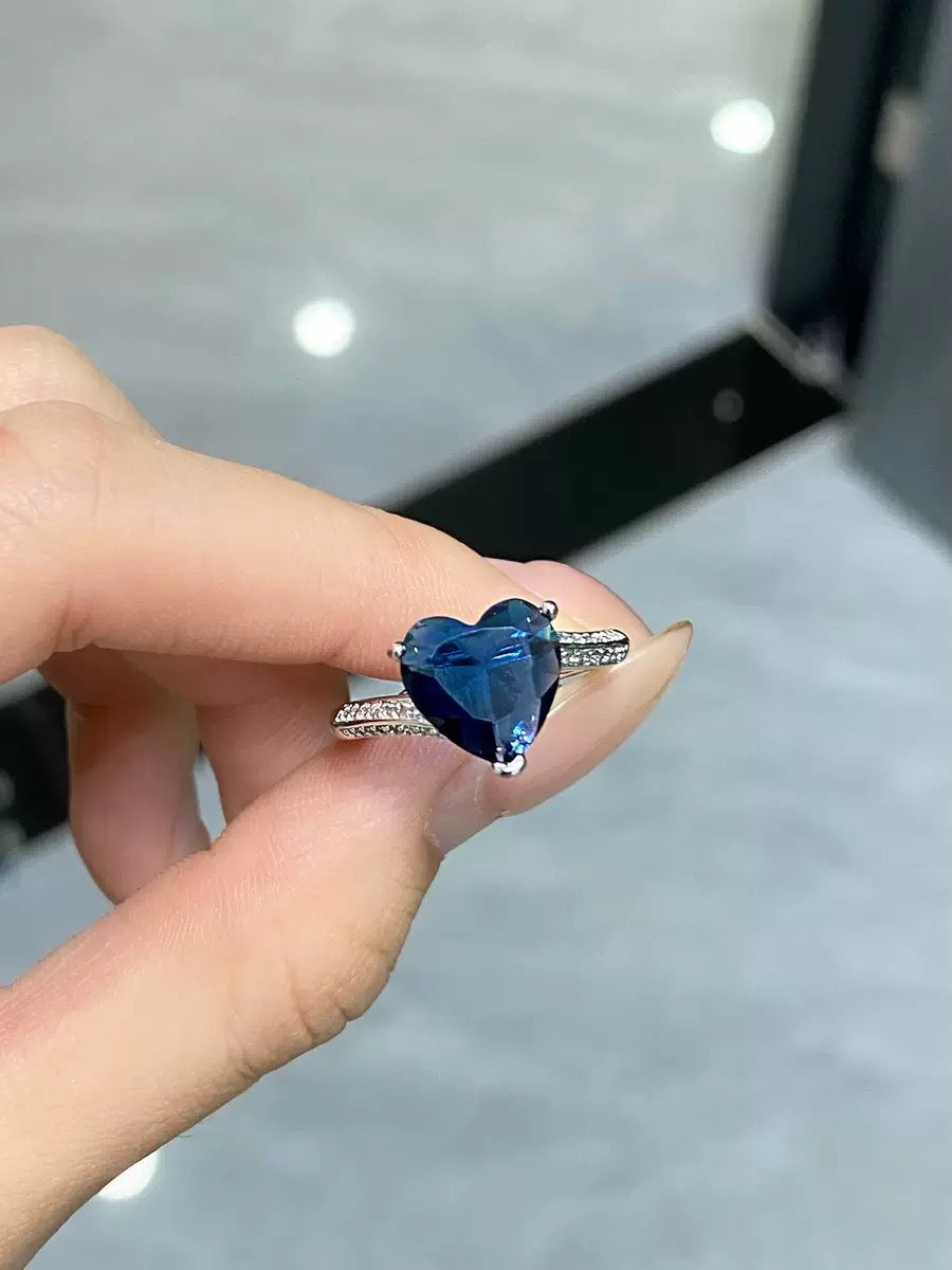 Damen herzförmiger Ring mit funkelndem Zirkonia Shop Nory