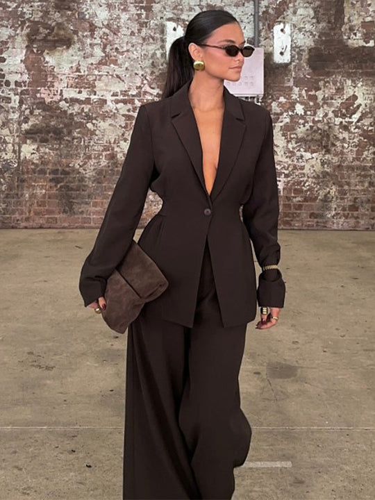 Damen Blazer mit tiefem V-Ausschnitt und eleganter Silhouette