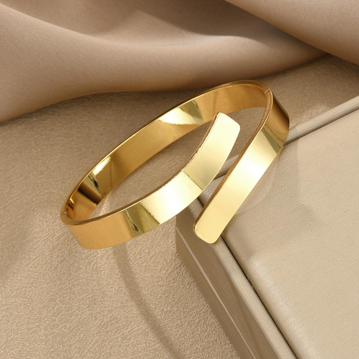 Damen Armreif-Set mit modernen und minimalistischen Designs Shop Nory