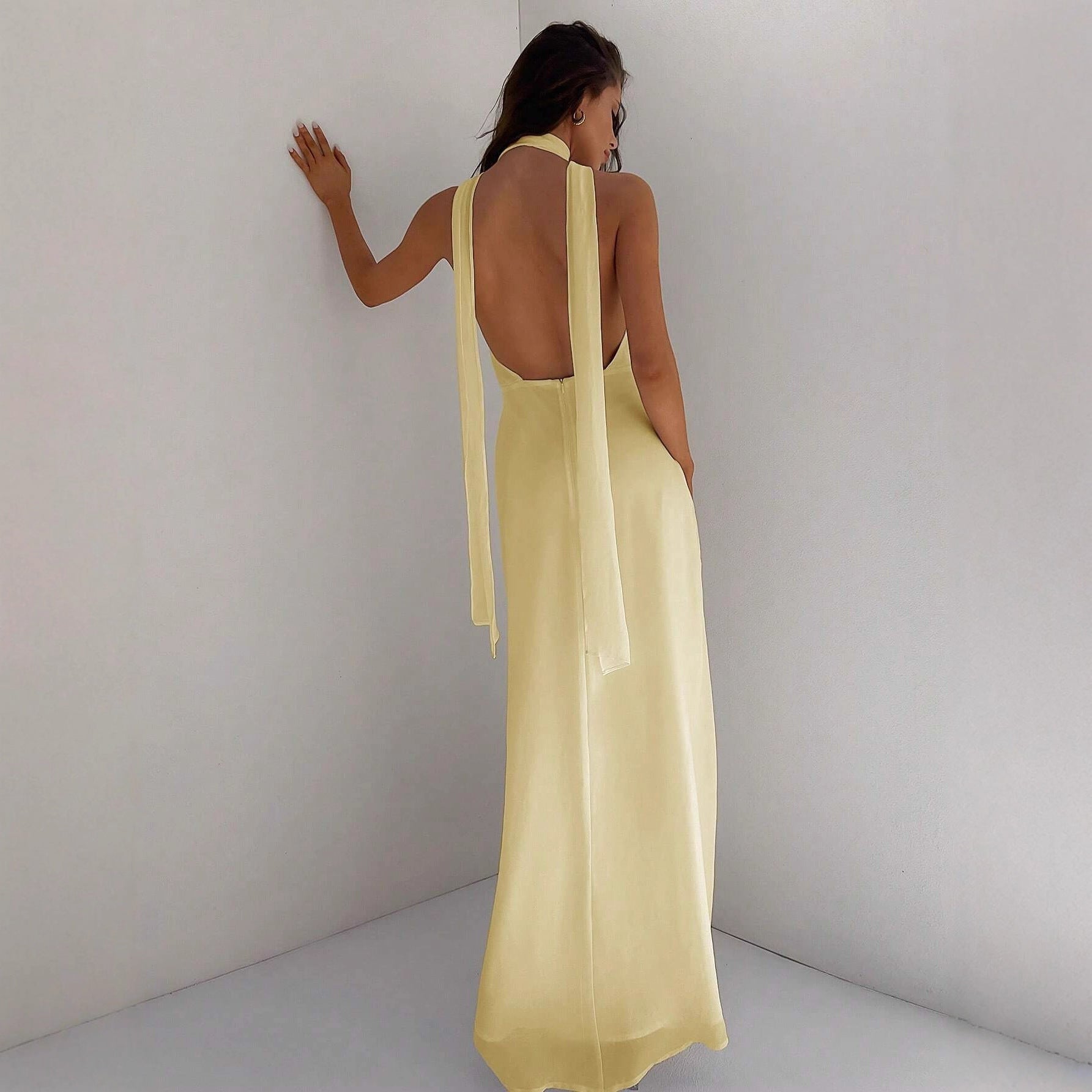 Damen Maxi-Kleid mit tiefem V-Ausschnitt und Wickeldesign Shopnory