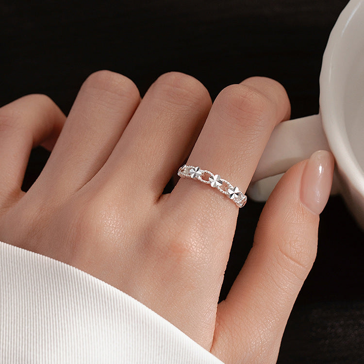 Damen Zierlicher Ring mit floralem Design und funkelnden Akzenten Shop Nory