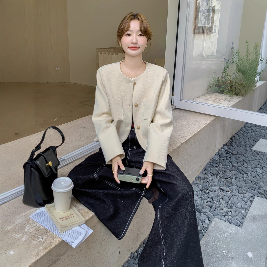 Damen Kurzblazer mit rundem Ausschnitt, Strukturstoff und goldenen Knöpfen Shop Nory