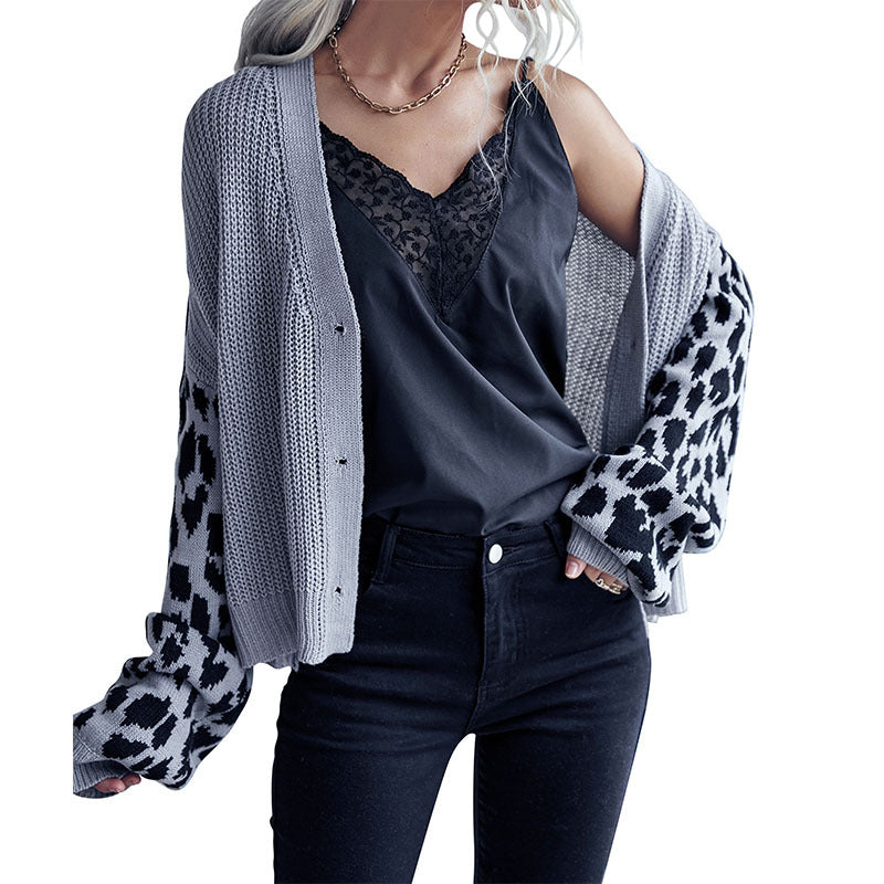 Damen Oversize Strickcardigan mit Leopardenmuster-Ärmeln und V‑Ausschnitt Shop Nory