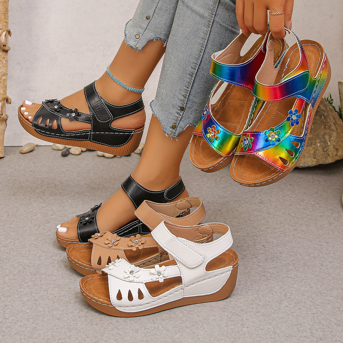 Damen Bunte Sandalen mit floralem Design und verstellbaren Riemen