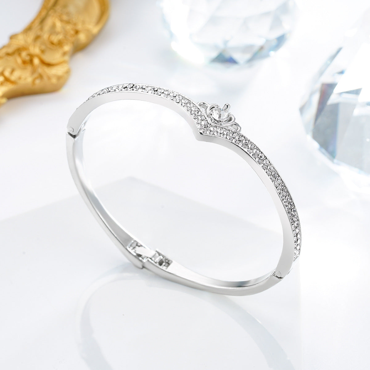 Damen Armreif mit funkelndem Zirkonia-Besatz und elegantem Design Shop Nory