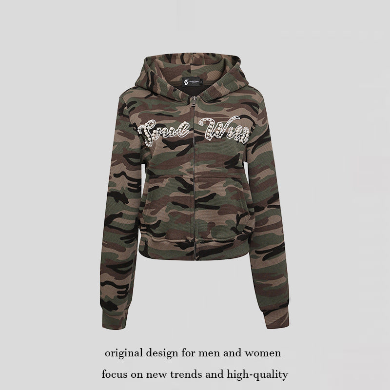 Damen Cropped Kapuzenjacke im Camouflage-Strukturstrick mit Perlen‑Schriftzug Shop Nory