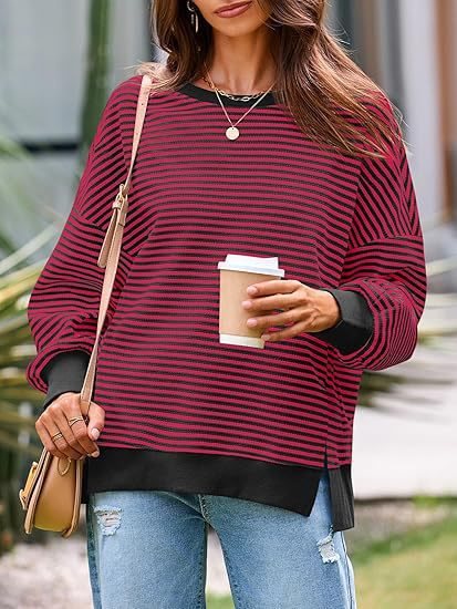 Damen Gestreifter Oversize-Sweater mit Rundhalsausschnitt und Seitenschlitzen Shop Nory