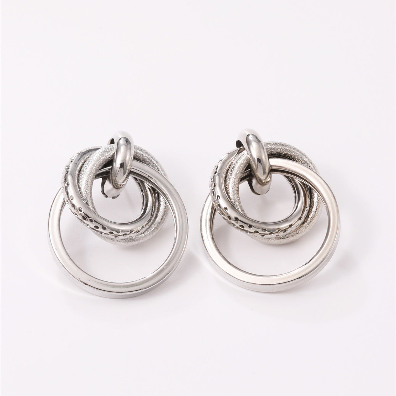 Damen Hängende Ohrringe mit elegantem, geschwungenem Ringdesign Shop Nory