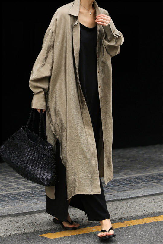Damen Langer Satin‑Effekt Duster mit Stehkragen, Oversize‑Schnitt und tiefen Seitenschlitzen Shop Nory