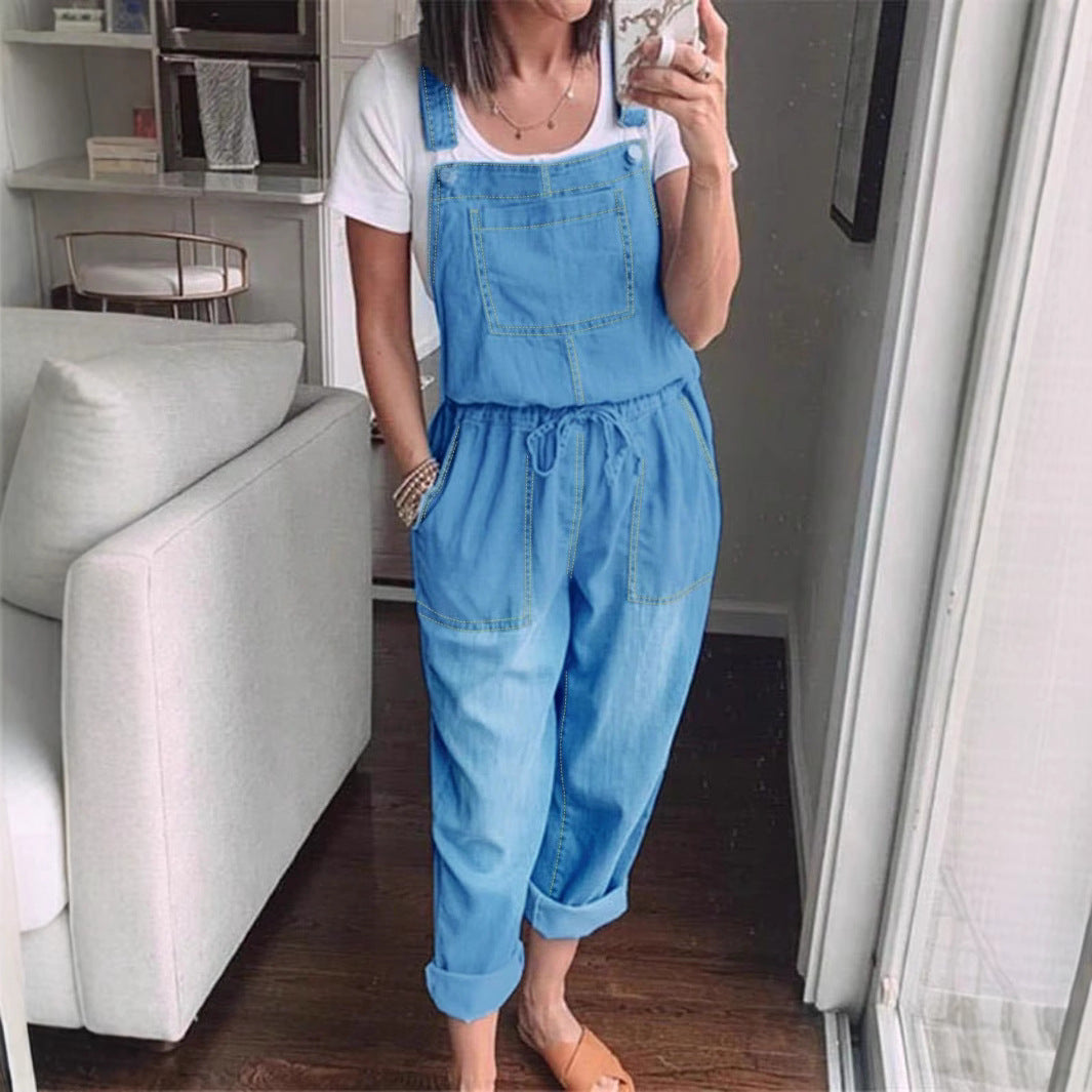 Damen Latzhose-Jumpsuit aus leichtem Denim mit Tunnelzugbund, aufgesetzten Taschen und umgeschlagenem Saum Shop Nory
