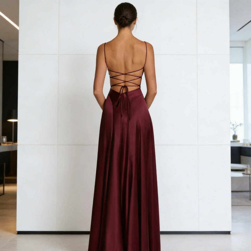 Damen Elegantes satin Abendkleid mit tailliertem Schnitt und schmalen Trägern