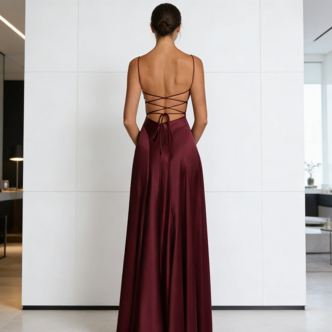 Damen Elegantes satin Abendkleid mit tailliertem Schnitt und schmalen Trägern