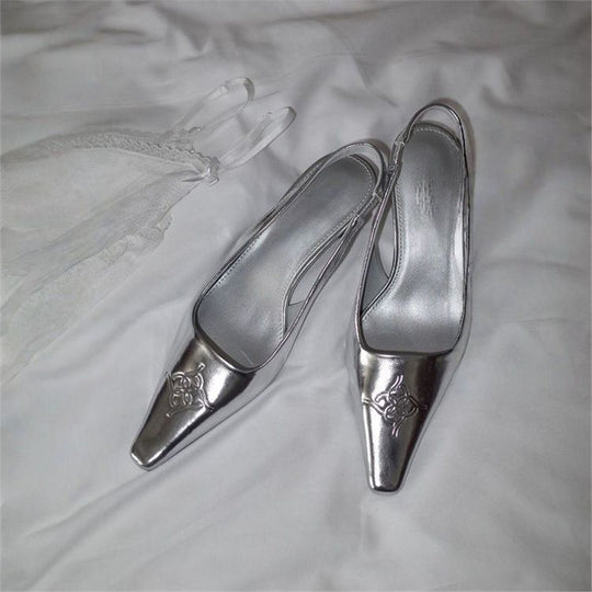 Damen Flache Slingback-Slipper mit eckiger Zehenkappe, metallischem Finish und geprägtem Ornament Shop Nory