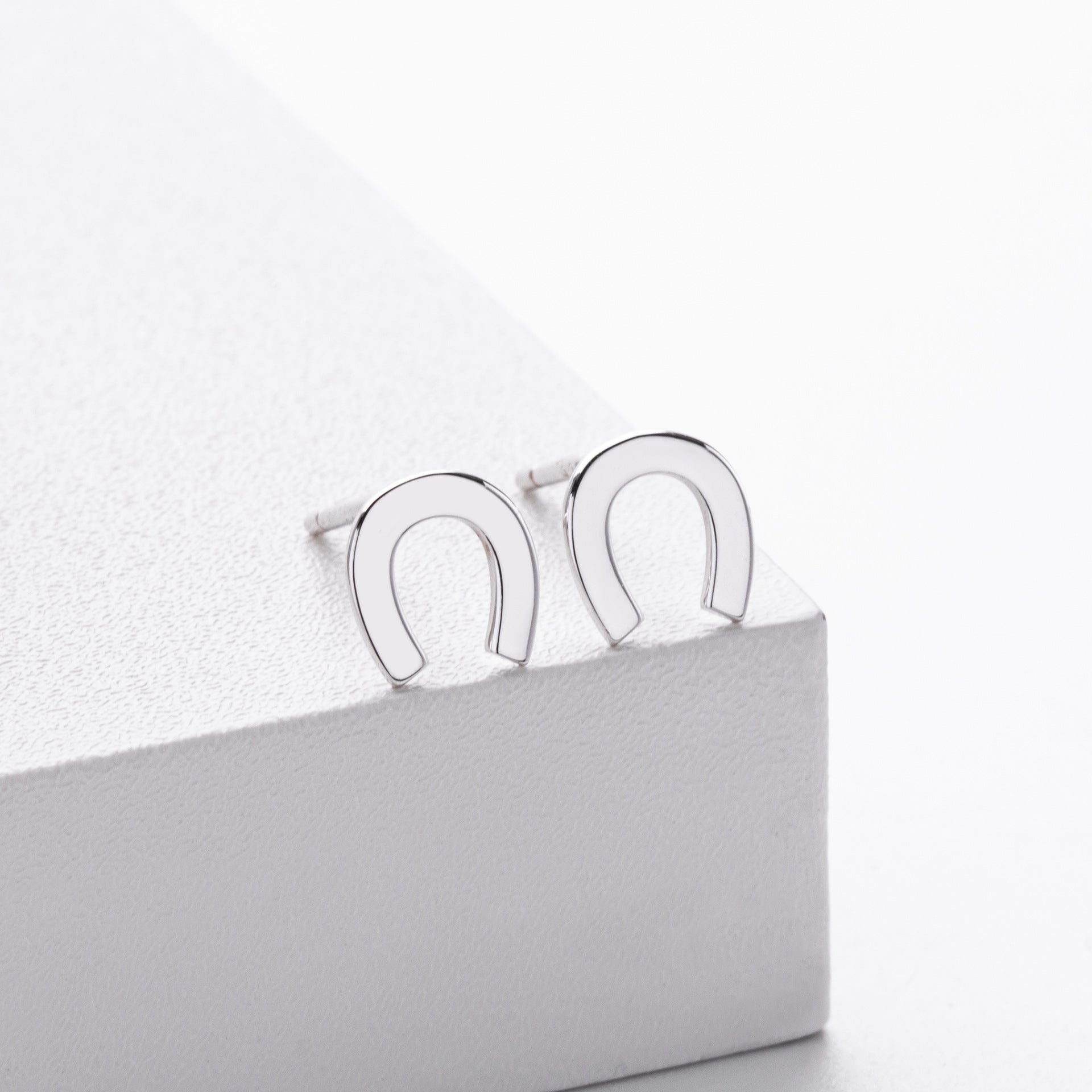 Damen Ohrstecker im stilvollen Hufeisen-Design Shop Nory