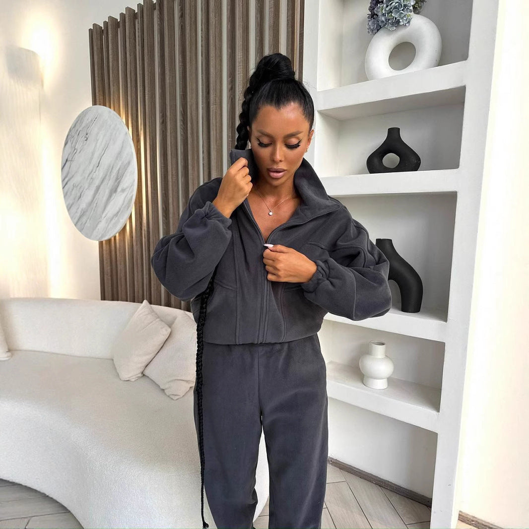 Damen kurzes Reißverschluss-Hoodie mit elastischem Bund und schmal zulaufender High-Waist-Jogginghose aus schwerem French-Terry Shop Nory