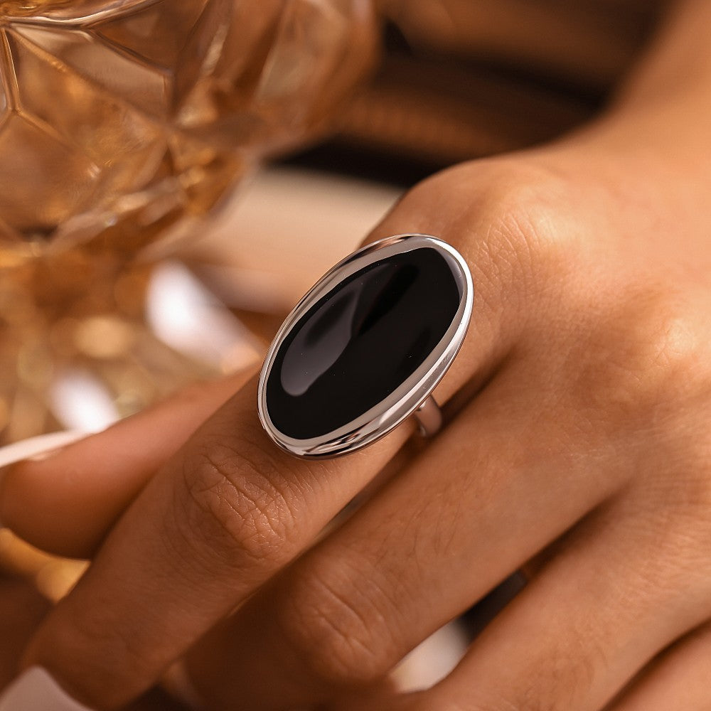 Damenring mit modernem ovalen Design aus Edelstahl und elegantem schwarzen Stein Shop Nory
