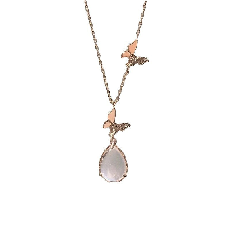 Damen Halskette mit kunstvollem Schmetterlingsdesign und Tropfenanhänger Shop Nory