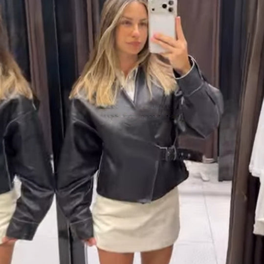 Damen Kurzjacke aus Kunstleder mit seitlicher Schnallen-Taille und voluminösen Raglanärmeln Shop Nory