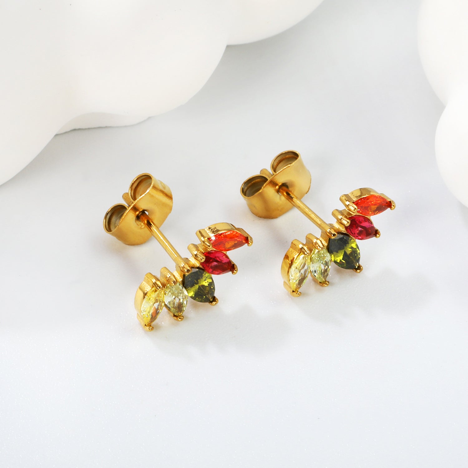 Damen Elegante Creolen mit funkelnden Zirkonia und kunstvollem Design Shop Nory