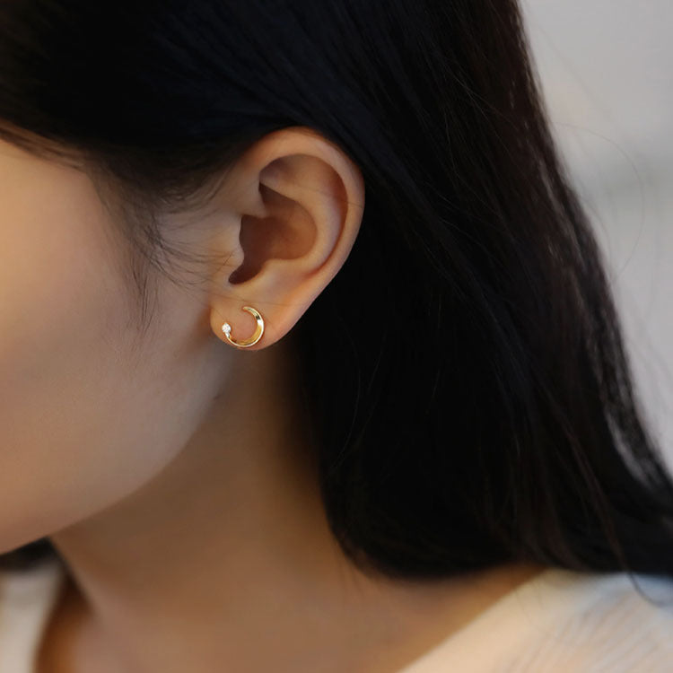 Damen Ohrstecker mit elegantem Mond-Design und funkelnden Akzenten Shop Nory