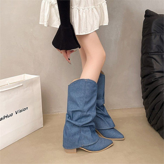 Damen Slouchy Cowboy‑Stiefel aus Denim mit spitzer Zehenform und niedrigem Blockabsatz Shop Nory