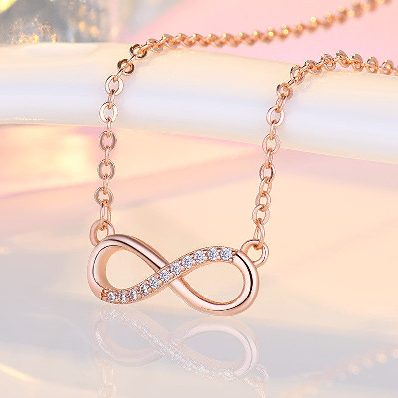 Damen Halskette mit elegantem Rosenanhänger und funkelnden Zirkonia Shop Nory