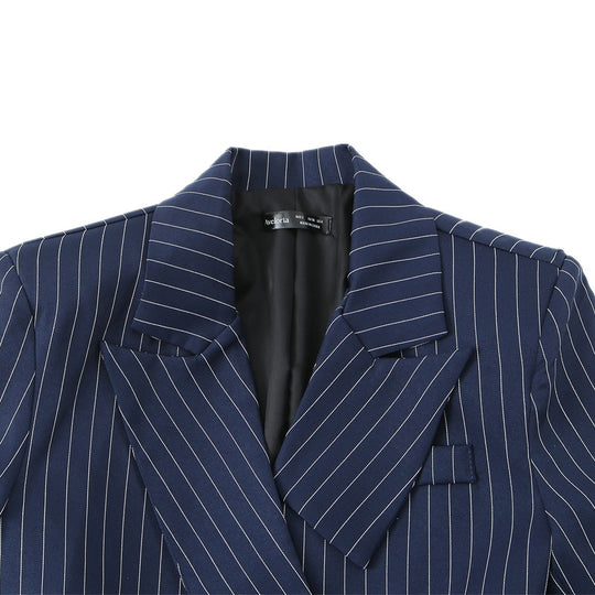 Damen Taillierter Nadelstreifen-Blazer mit asymmetrischem Revers und Pattentaschen Shop Nory