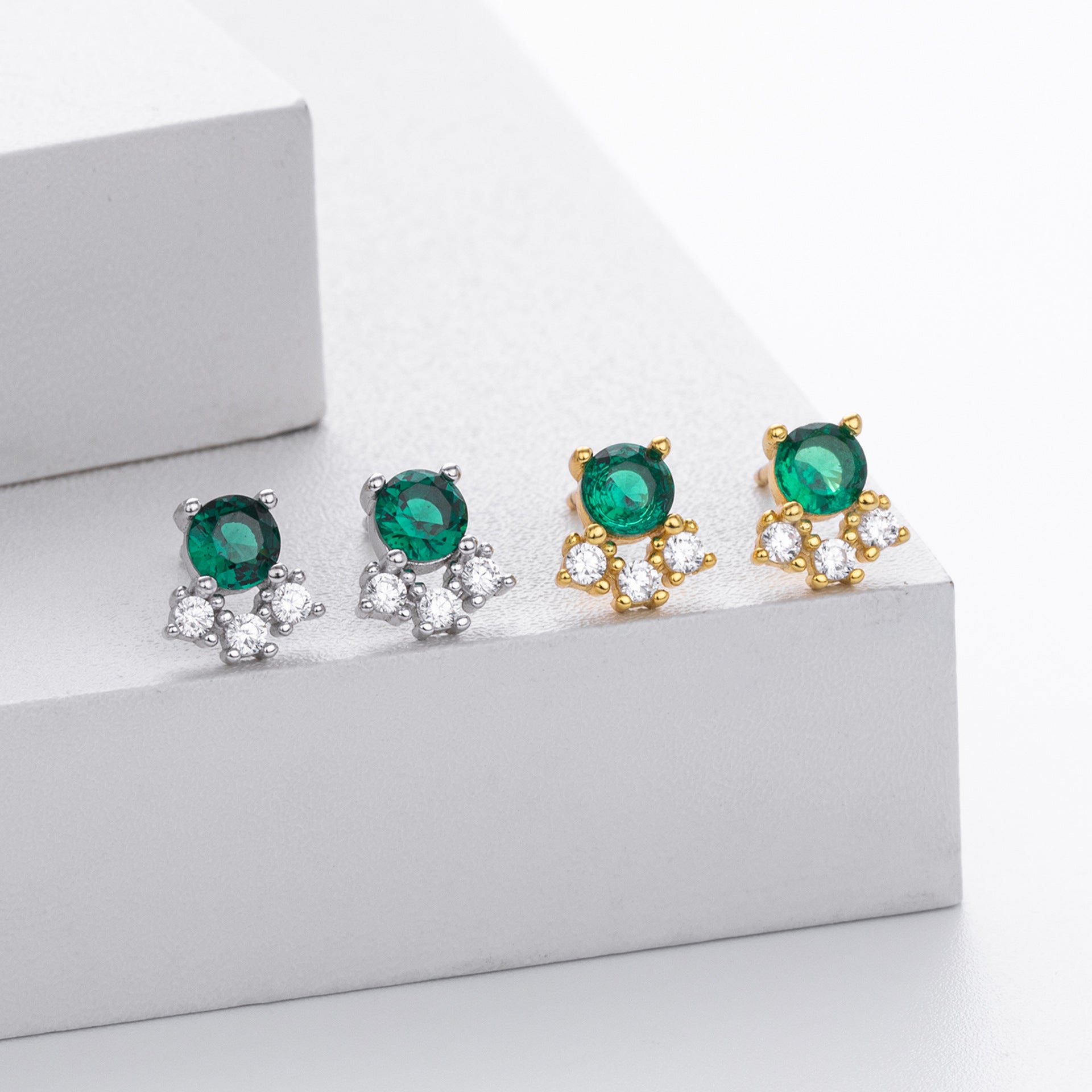 Damen Ohrstecker mit funkelndem Zirkon und grünem Edelstein Shop Nory