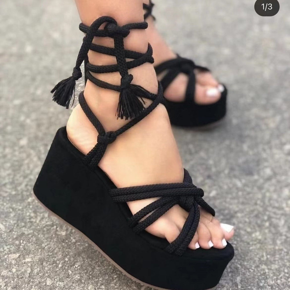 Damen Wedge-Sandalen mit geflochtenem Riemendesign und komfortabler Plateau-Sohle Shopnory