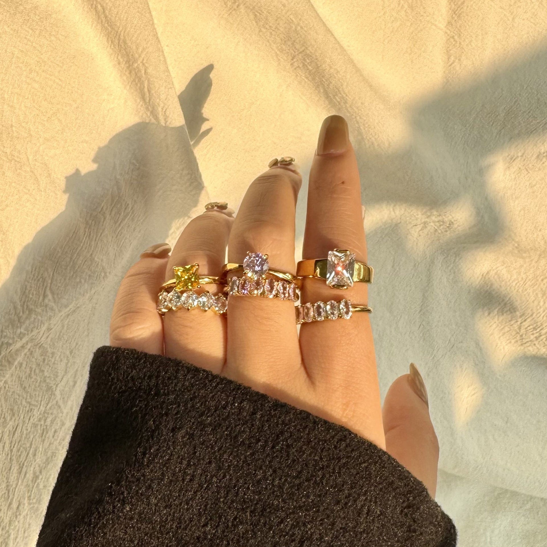 Damen Ring mit funkelndem Kristall und hochwertiger Goldbeschichtung Shop Nory