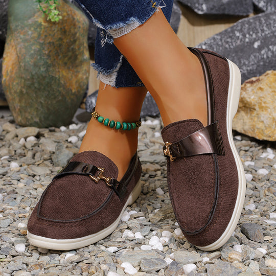 Damen elegante Veloursleder-Slipper mit dekorativer Metall-Hardware und flexibler Leichtlaufsohle Shop Nory