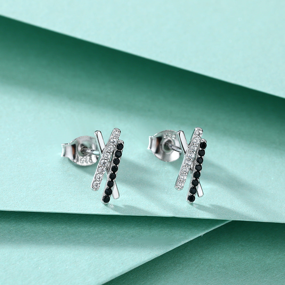 Damen Ohrringe im modernen Kreuzdesign mit funkelnden Zirkonia Shop Nory