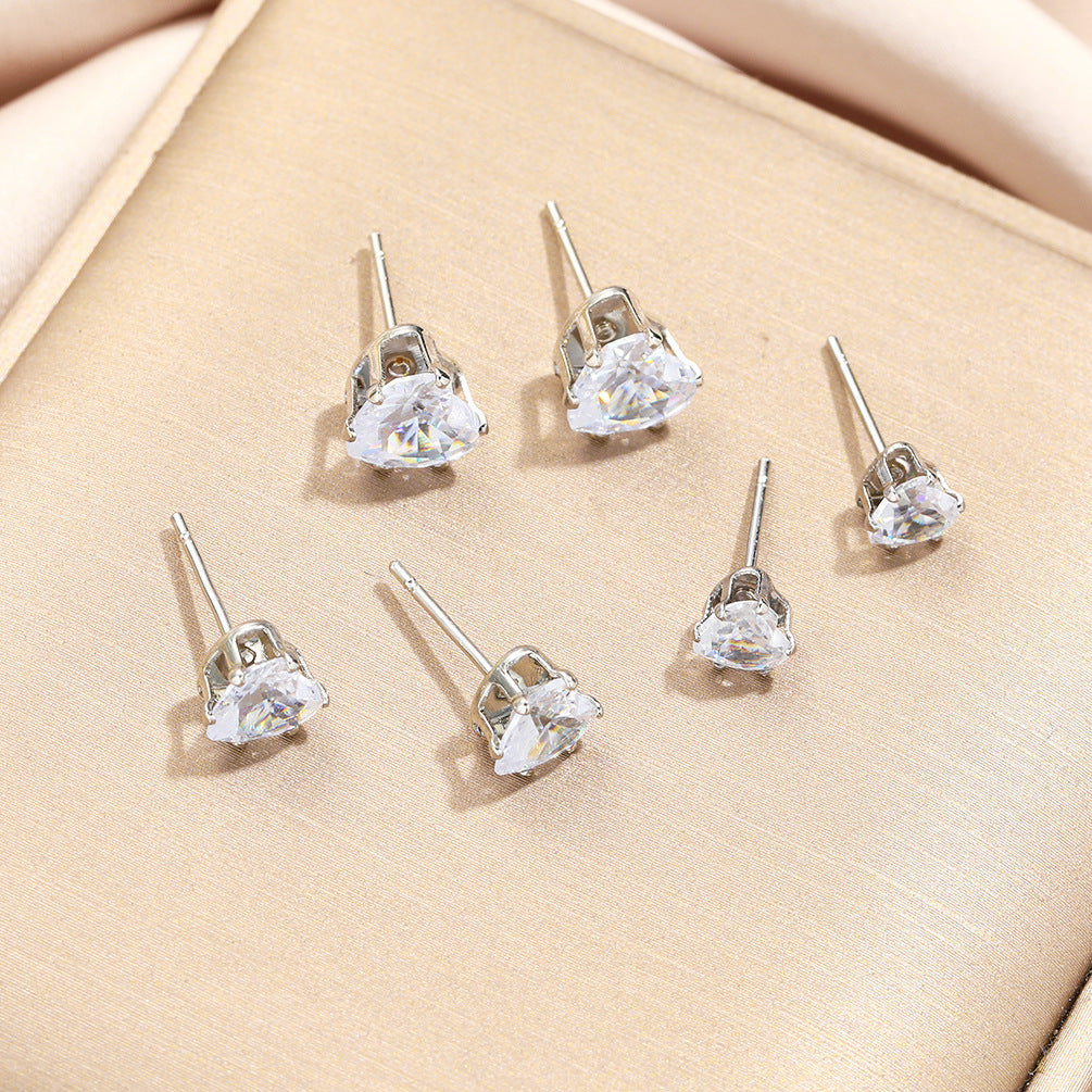 Damen Ohrstecker-Set mit funkelnden Herzen in verschiedenen Größen Shop Nory
