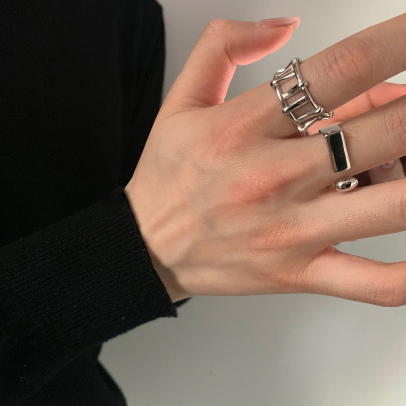 Damen Offener Ring mit minimalistischer sowie eleganter Krümmung und funkelndem Akzent Shop Nory