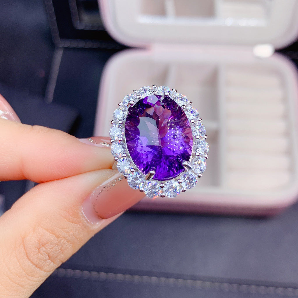 Damen glamouröser Schmuckring mit ovalem Amethyst und strahlenden Zirkonia Shop Nory