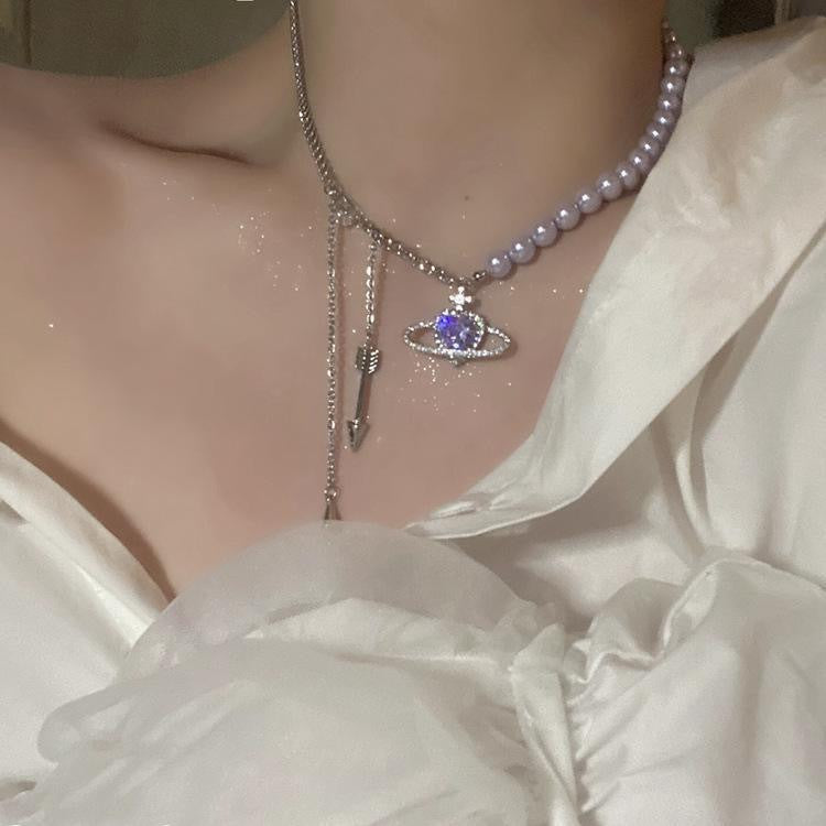 Damen Halskette mit verspieltem Anhänger und eleganten Perlendetails Shop Nory