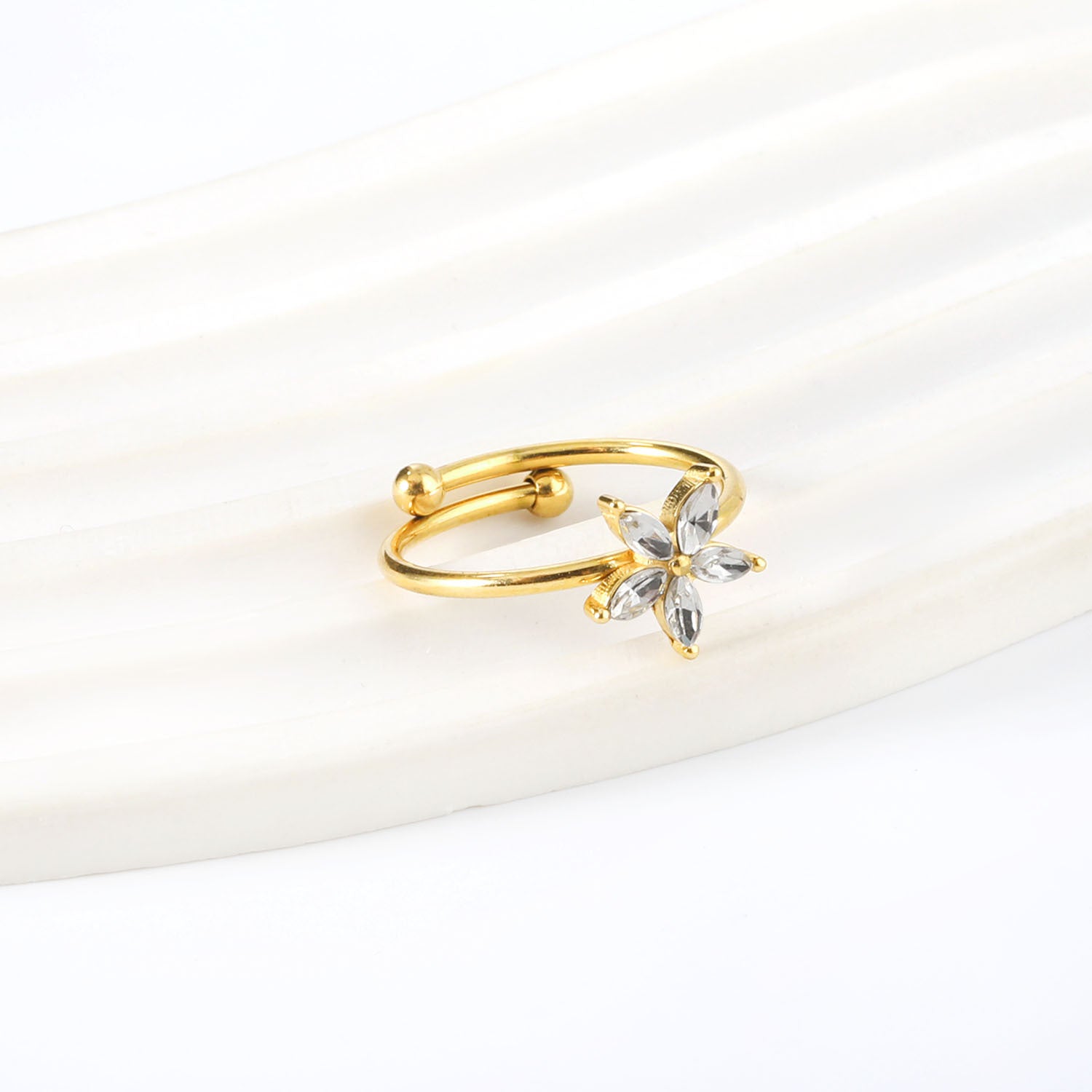 Damen Edelstahl Ring mit abnehmbarem, floralem Design und funkelnden Zirkonia Shop Nory