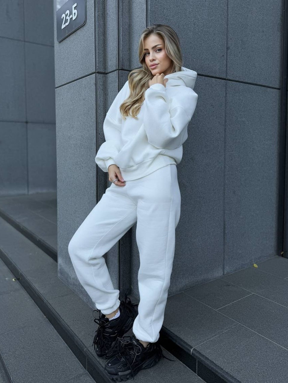 Damen Oversized-Fleece-Sweatset mit Kapuze und konisch zulaufender Jogginghose Shop Nory
