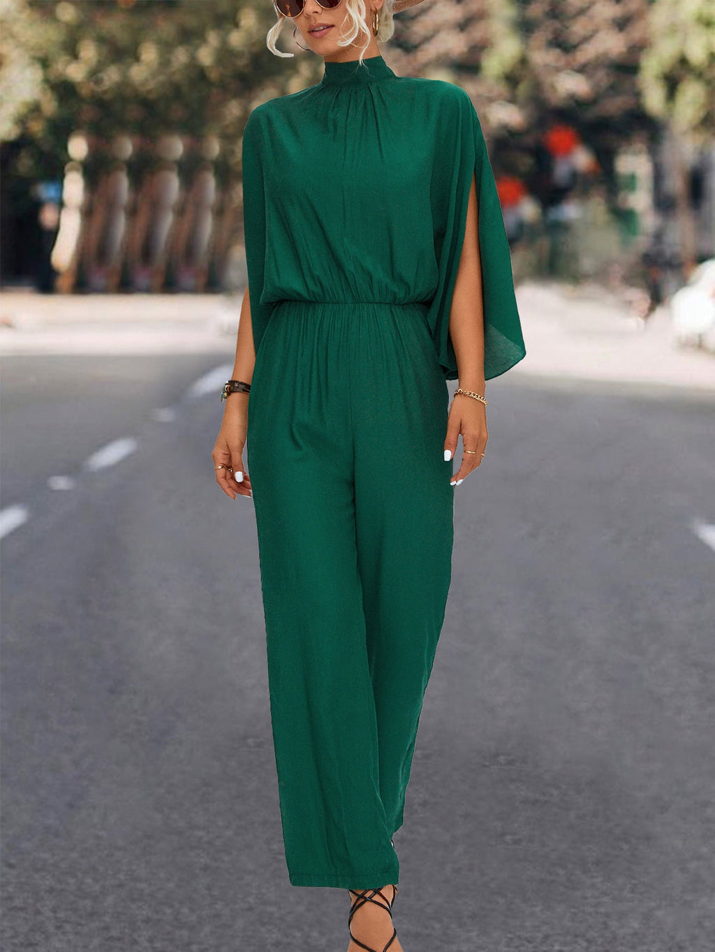Damen Eleganter Jumpsuit mit fließendem Cape-Design und hochgeschlossenem Ausschnitt