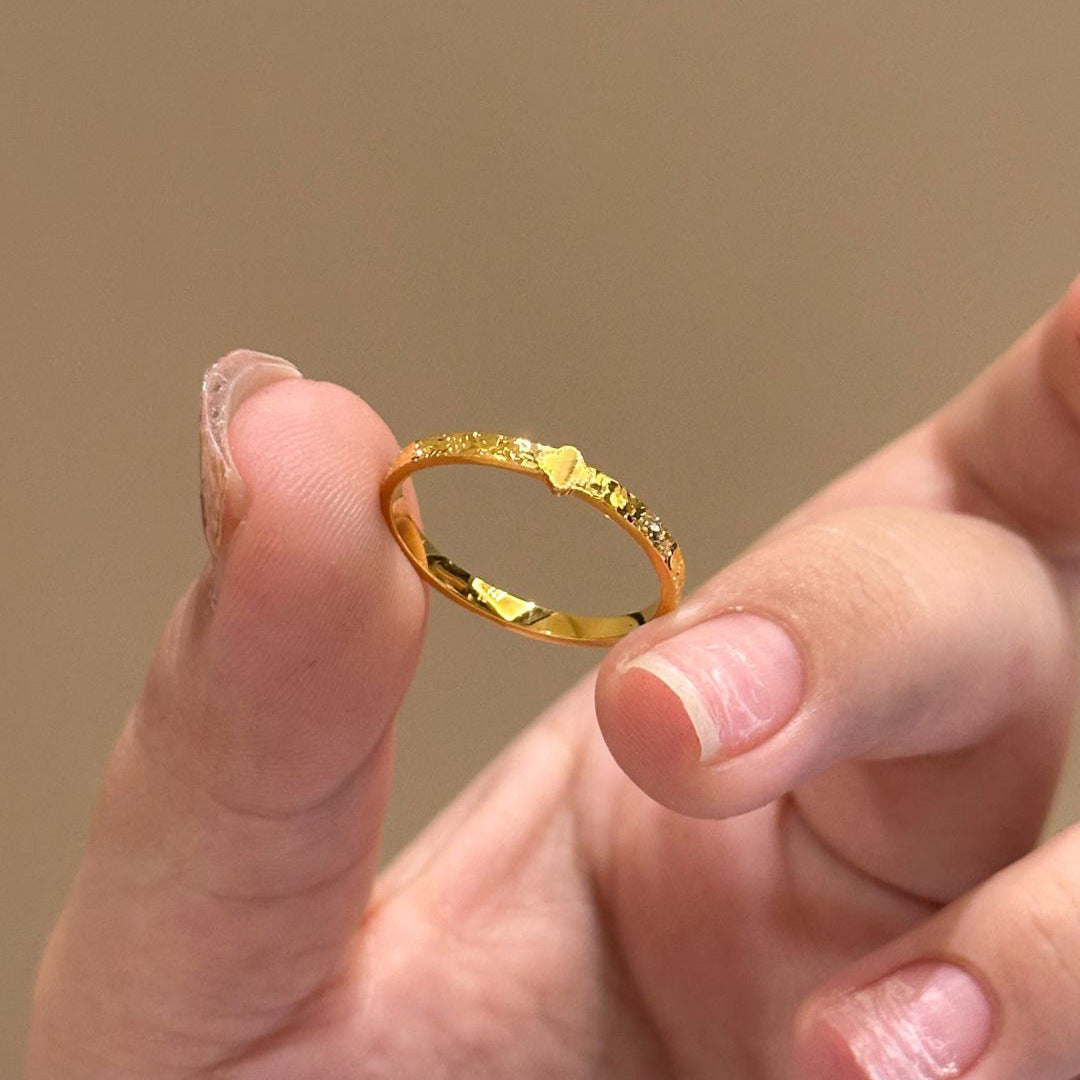 Damen zarter Ring mit Herzdesign und funkelnden Akzenten Shop Nory